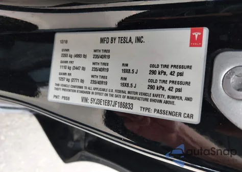 2018 Tesla Model 3 Long Range/Performance z USA, uszkodzony, nr VIN 5YJ3E1EB7JF186833